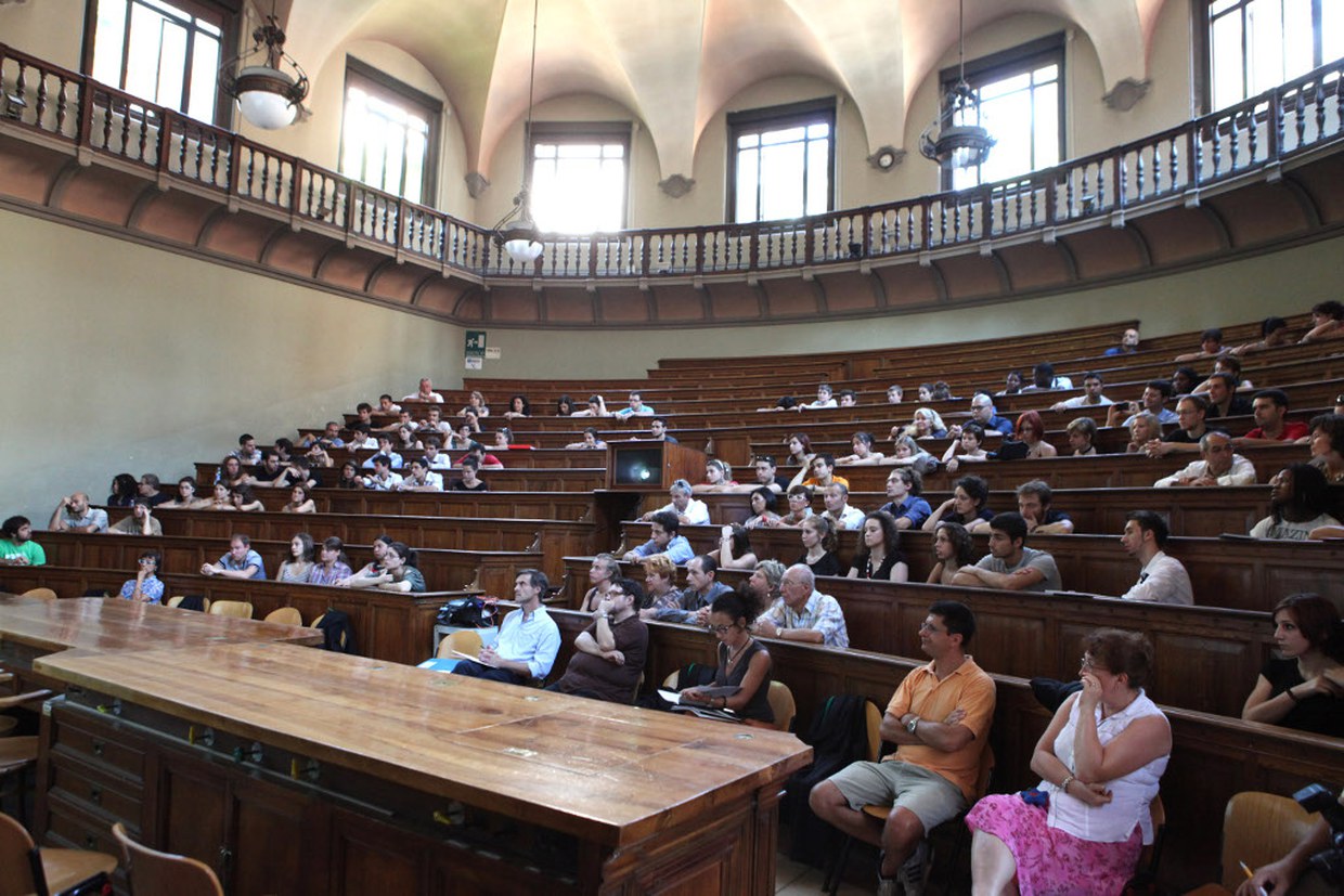 Aula magna: the benches