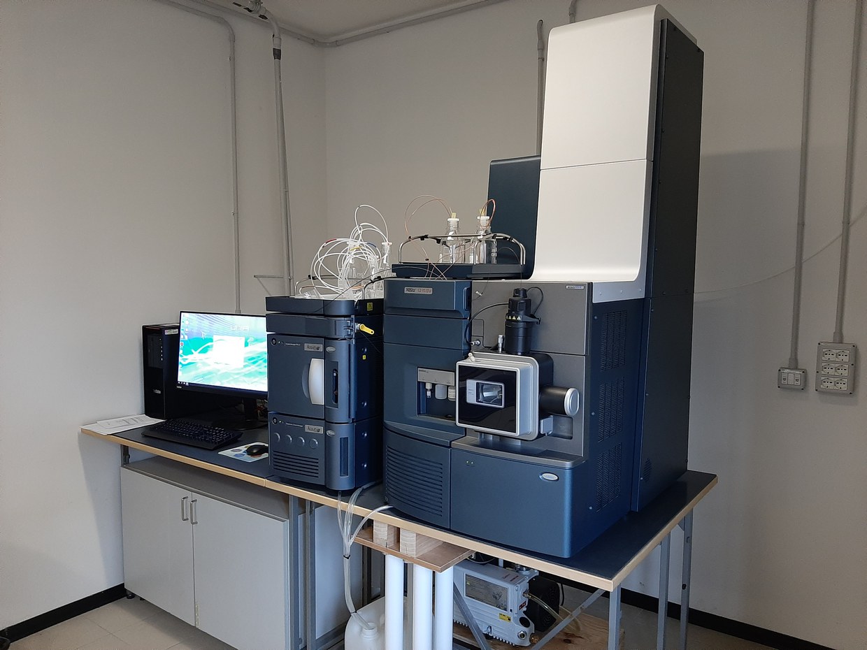 mass spectrometer